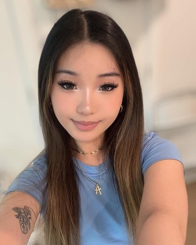 Sexy petite ABG teen Leilani