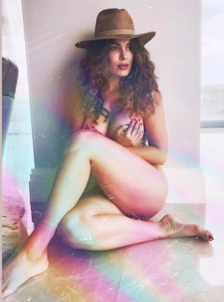 Latina celeb Nadine Velazquez has nice tits and a nice ass. Goon to this beauty from Puerto Rico