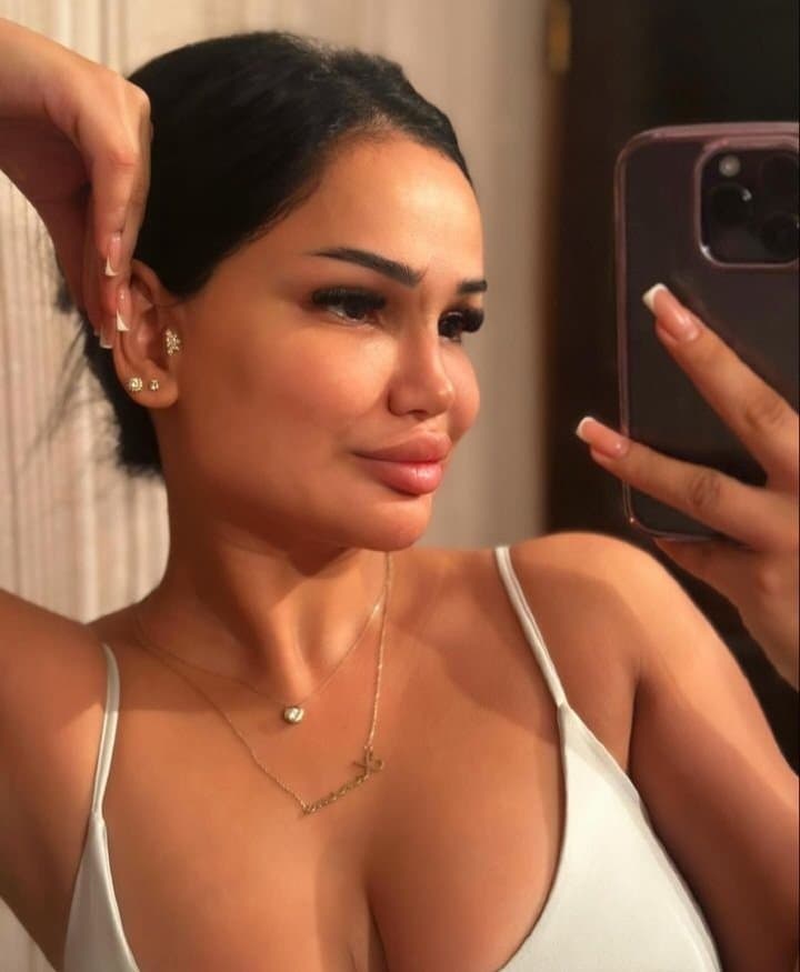 Sexy glamour feet pedicure woman sexy tits