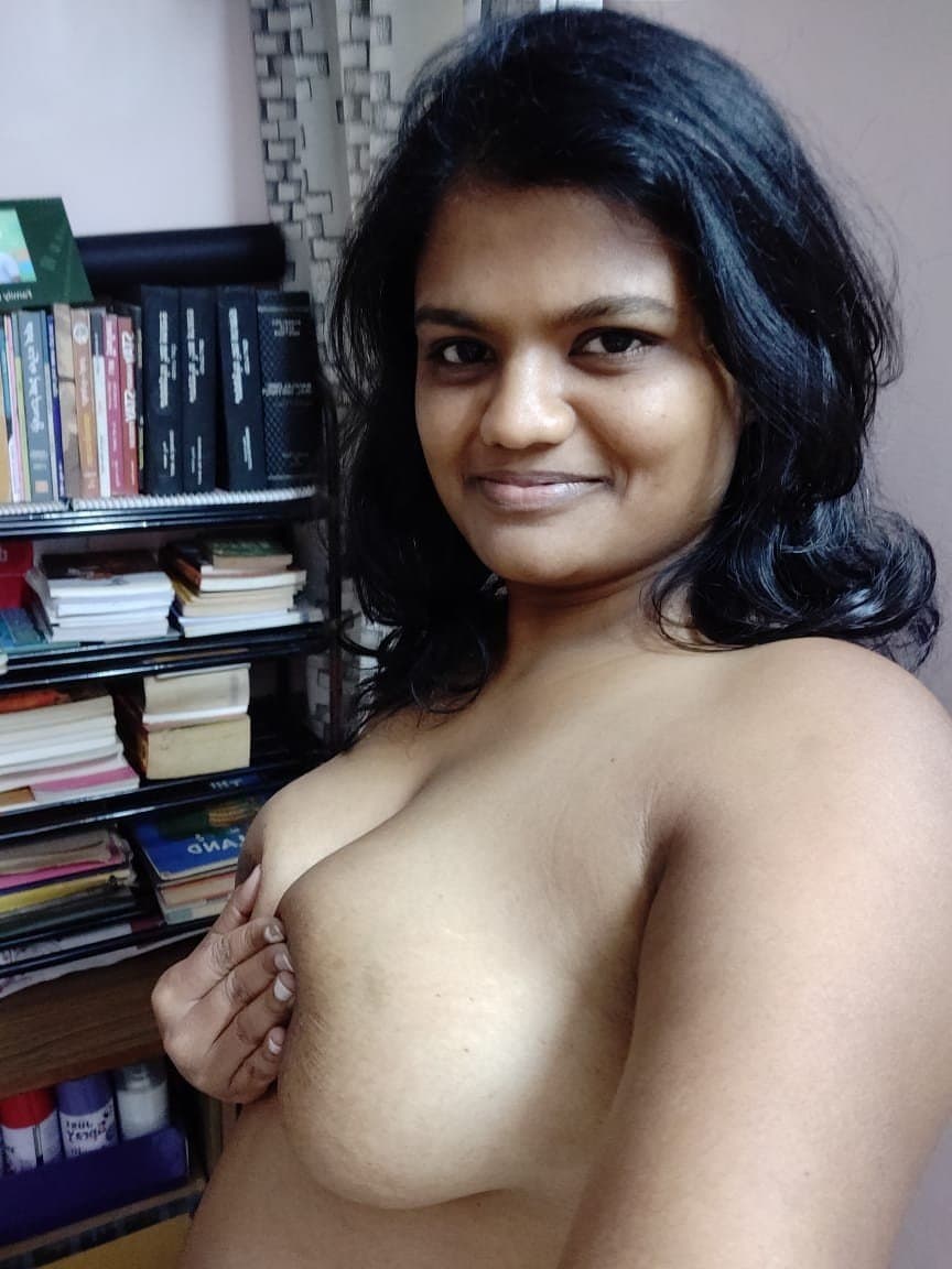 Famous Indian Webslut Likes to Show Off
