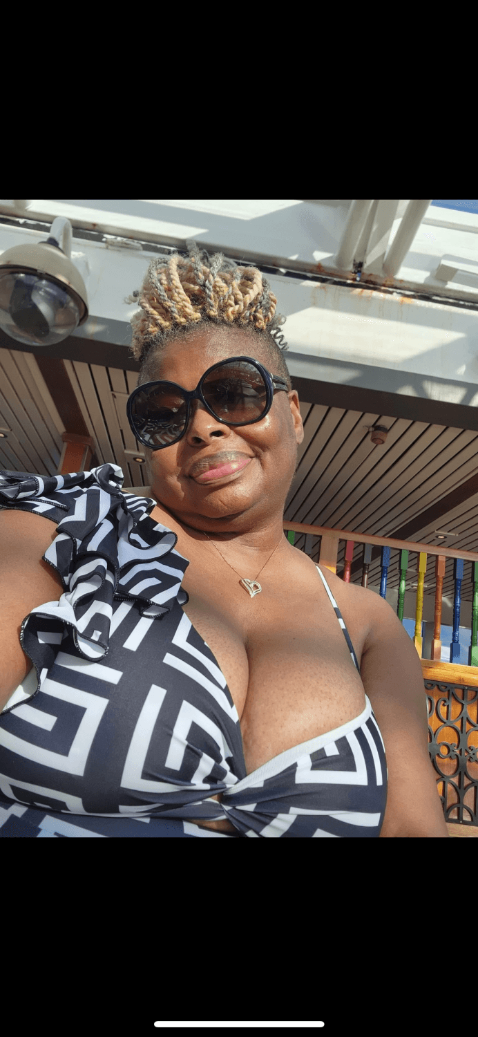 Please don’t cum to my mom ??don’t trib my moms tits