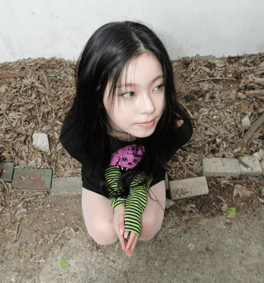 Kyujin nmixx Imagine her tits bouncing like that while you fuck her hard