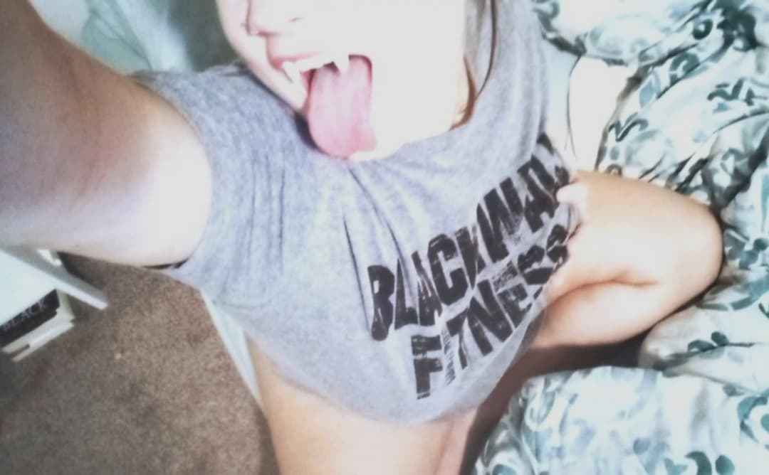 BAD BITCH TT GOONING US FOR FUN