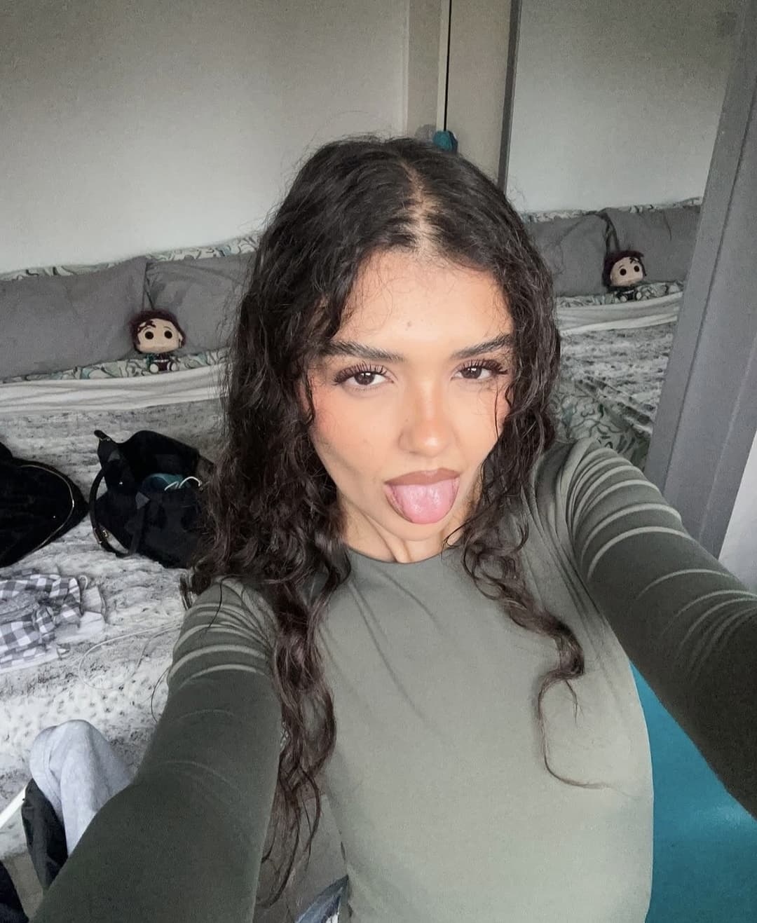 Ainara chinea, una puta ninfomana cuyo único talento es levantar pollas y ser una cerda