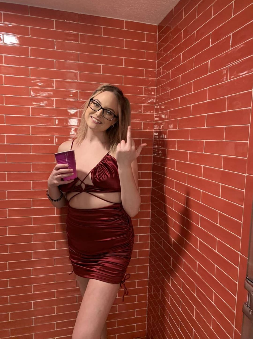 Hot slut Alexis love showing off