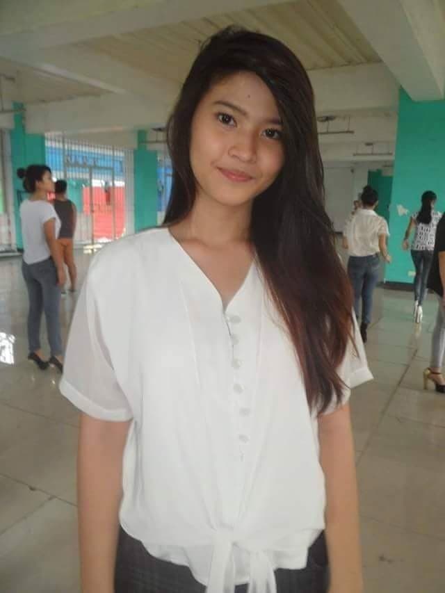 Cute Pinay leaked nude selfie and solo fingering