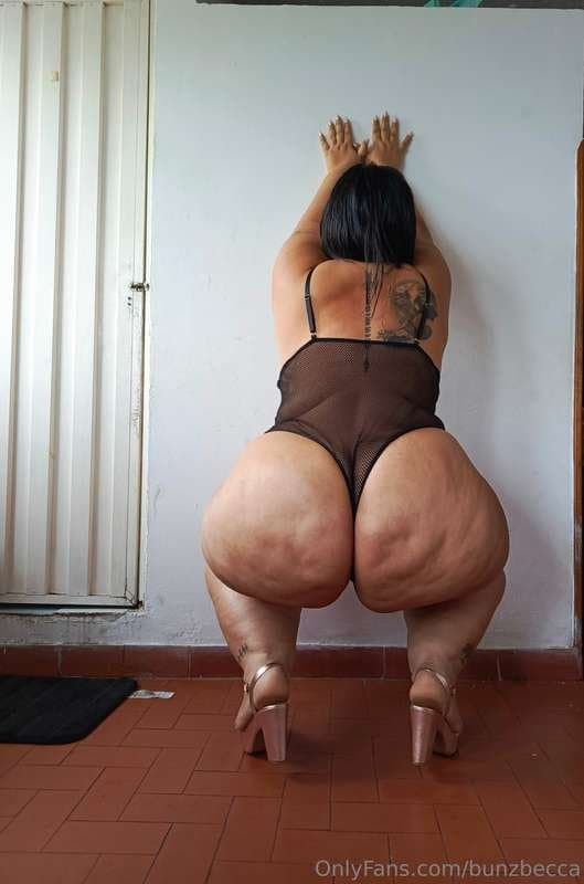 ChuNky C0LomBi@N Bo0tY !!