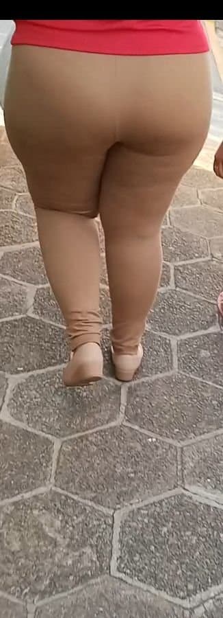 Pena que a bateria acabou bem na hora, o que vocês acham que merece esse cuzao gigante dessa coroa?