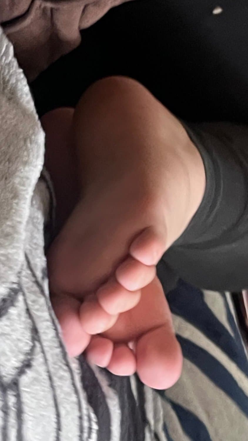 cousin 19 gets ropes on her soles