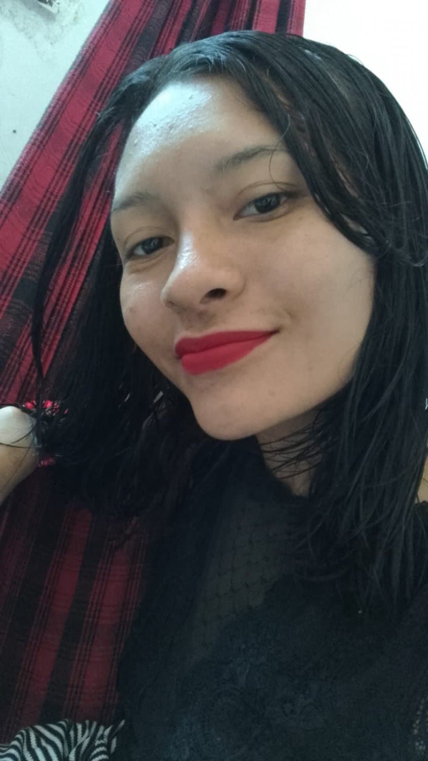 Novinha magrinha  de Manaus mamando gostoso na rua em público