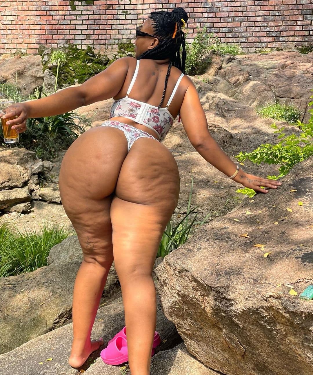 @Ms_Egbfun hourglass pear-shaped South African ass