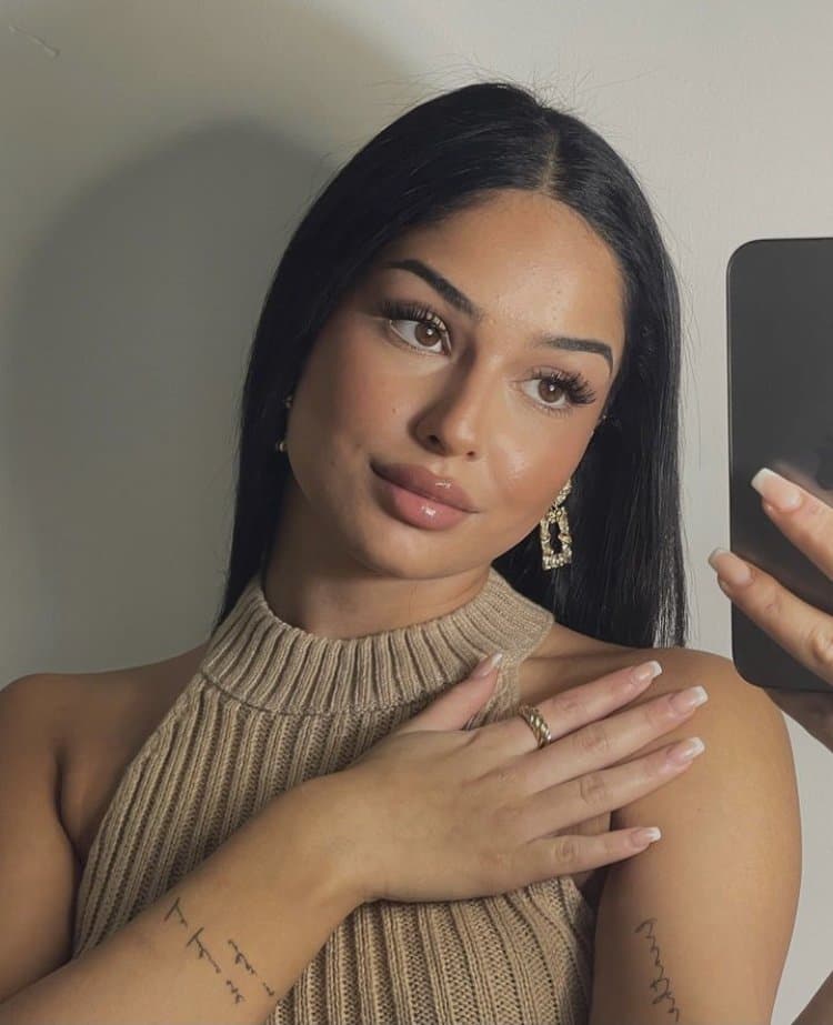 Kik cheater. Ask Layla how good was the last cock that she sucked (her bestie’s bf’s cock)