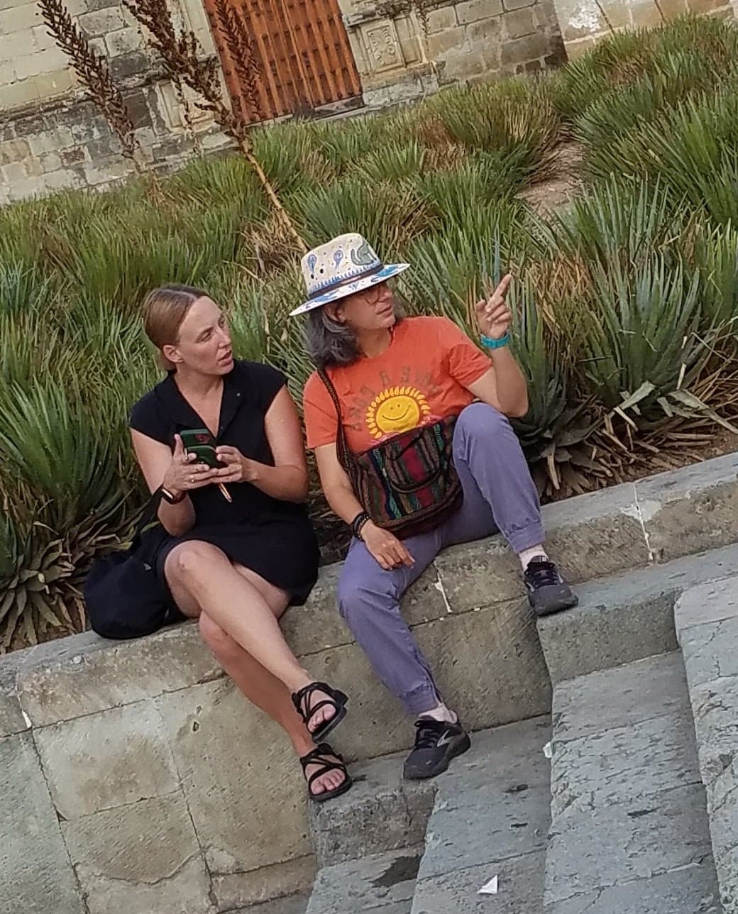 blondie in drees  (legs)