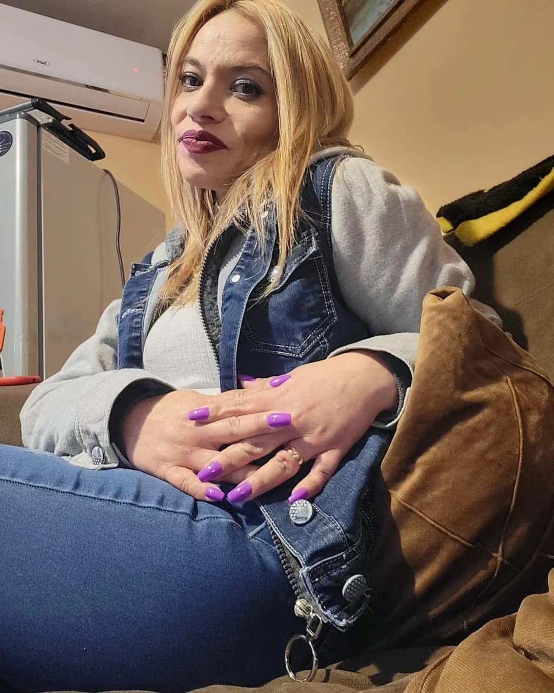 Haberme cogido a la mamá y unos años mas tarde a su hija fue excitante, las dos la chupan delicioso