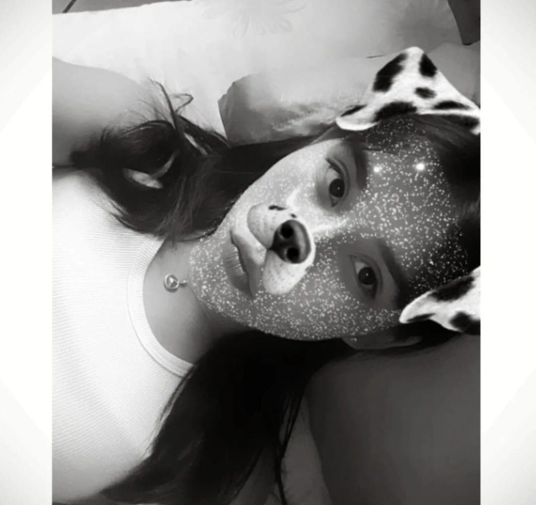 miren a la perrita de mi novia de ahora (la última foto es de mi novia encima de mi hermano)