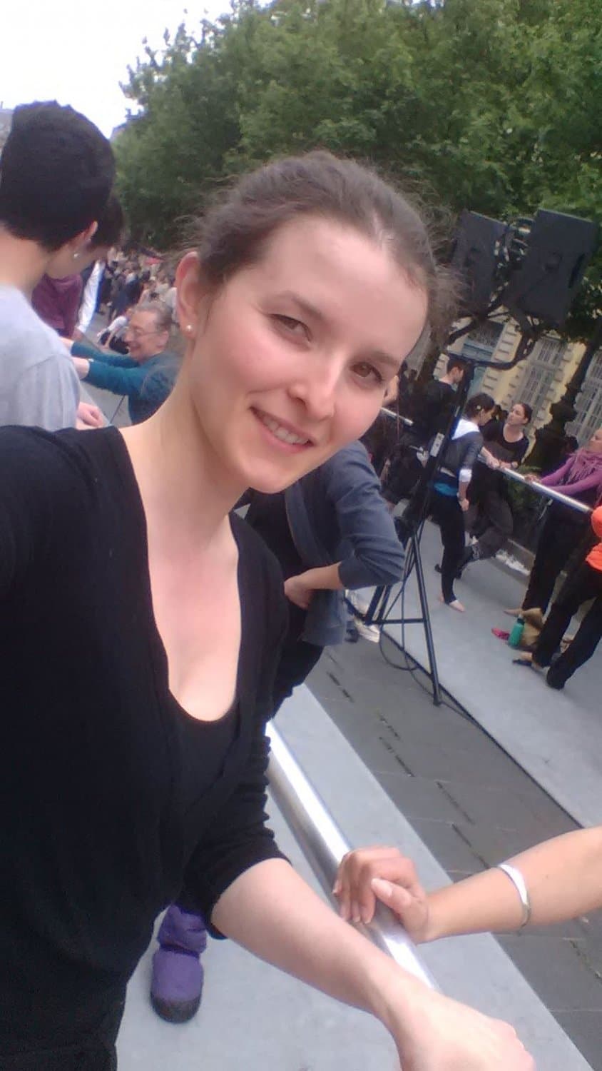 Alexia aime se montrer