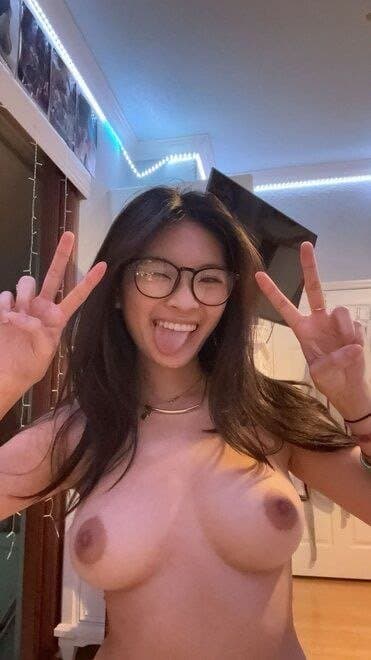 ABG Gorgeous Petite Teen Asian Webslut Showing Beautiful Body