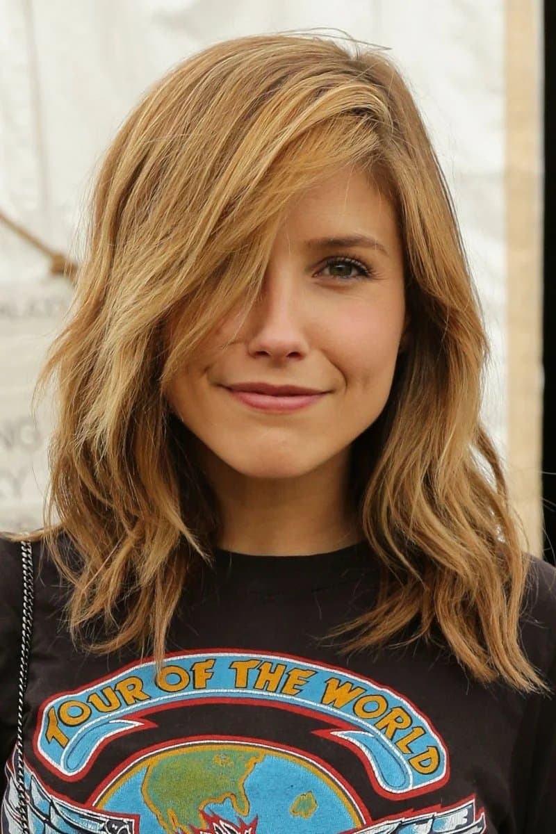Sexy Sophia Bush is a natural beauty. This lesbian actress is a gooner dream woman