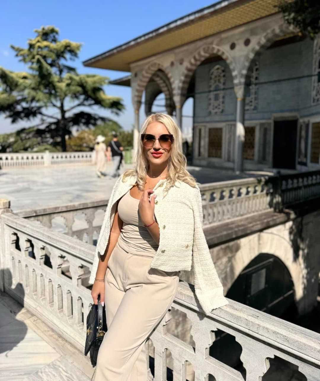 Click to view full size My hot math teacher <3