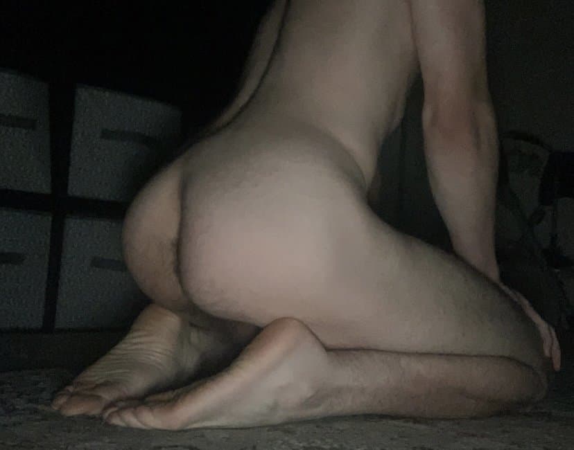 Sketch twerking his ass and stroking cock