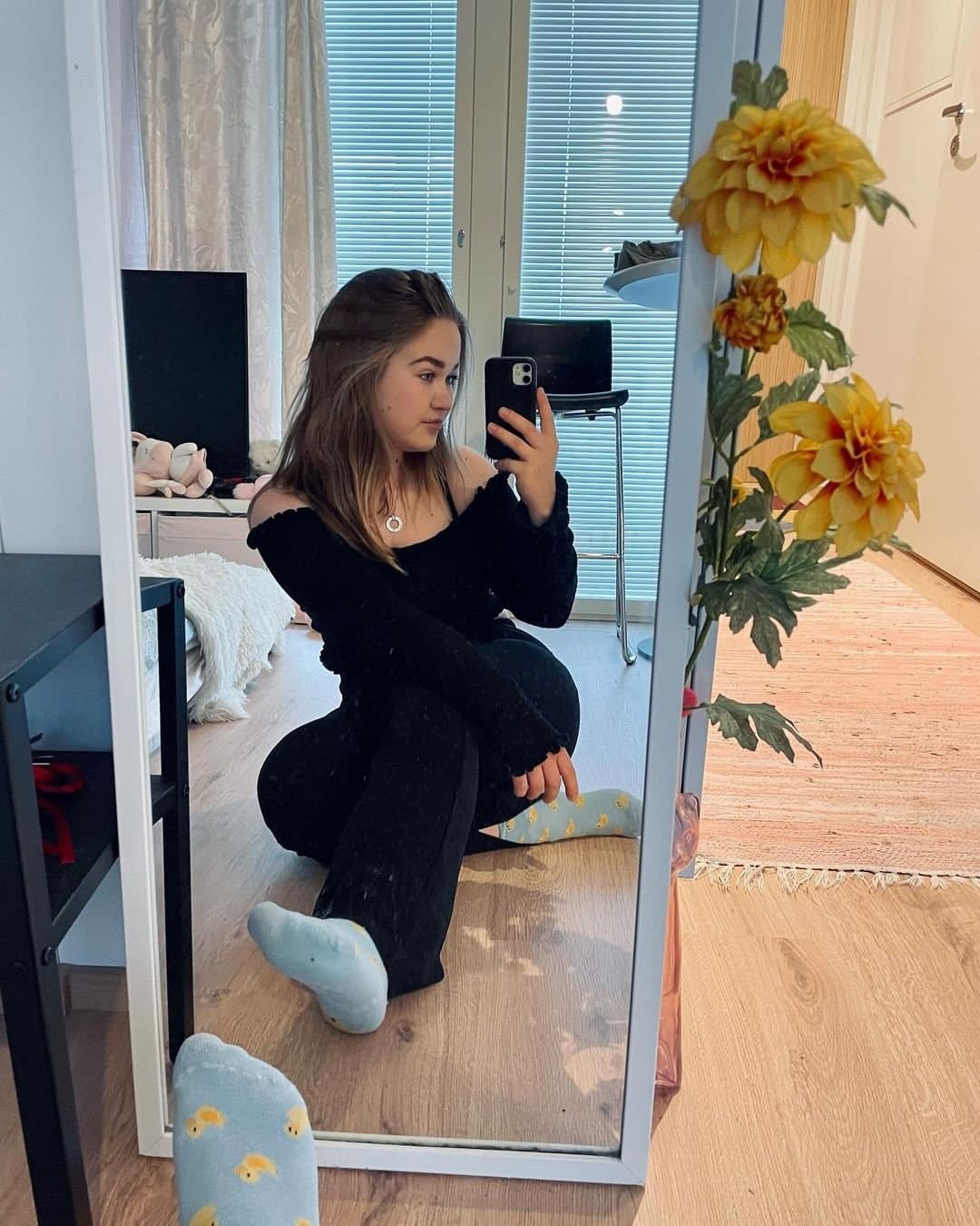 Cute Socks Slut Teen on Twitter: @SarahQueni