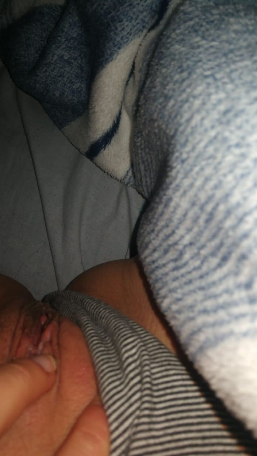 Pack casero , le gusta meterse los dedos en el coño