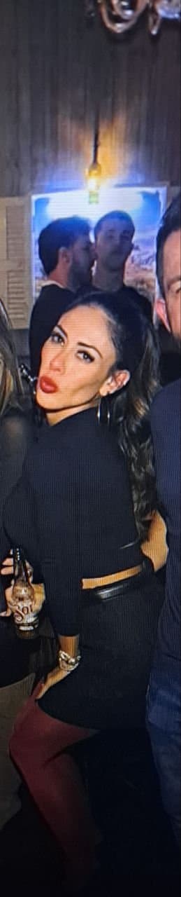 Loira gostosa, deixa todos de pau duro