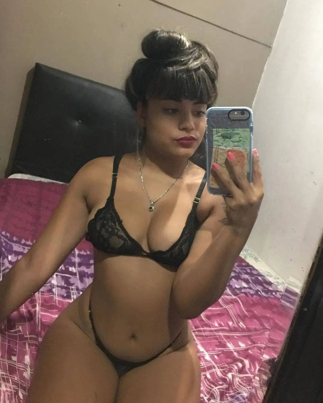 Como me calienta la pendejita esta! La chupada de orto que le pego tanto que le gusta abrir el culo