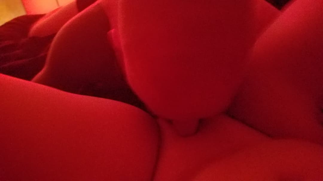 Army hotwife, an amazing pussy eating session and resulting dripping, gaping fuck hole.