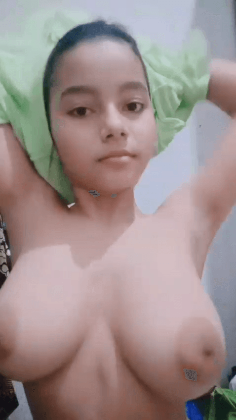 Novinha com rostinho de coelho de desenho dos peitãos - COMPLETO ? mixadulto.com