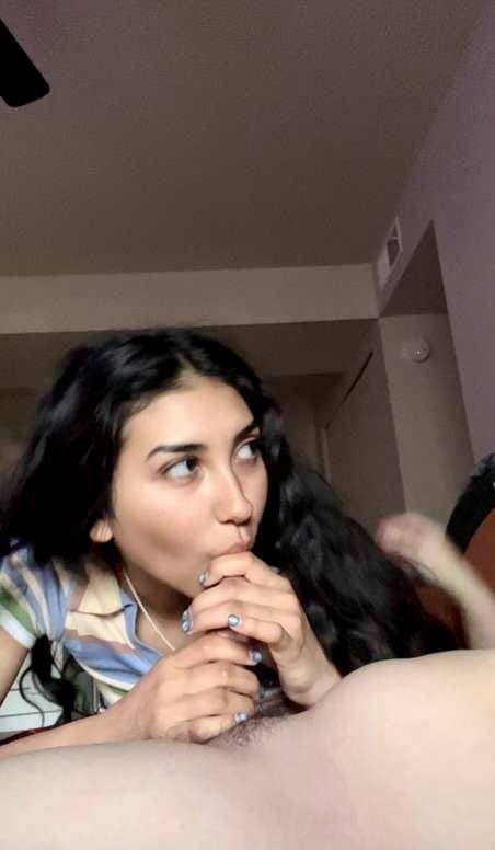 Wanna be pornstar Latina loves showing her tight and fuzzy cunt. Great nips tho ?