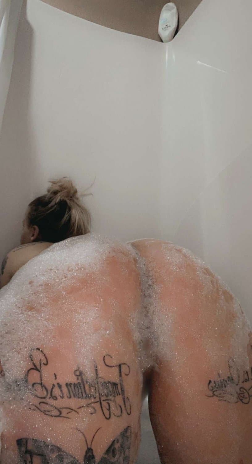 28yo Sydneys huge tits and ass leaked in lingerie and nude