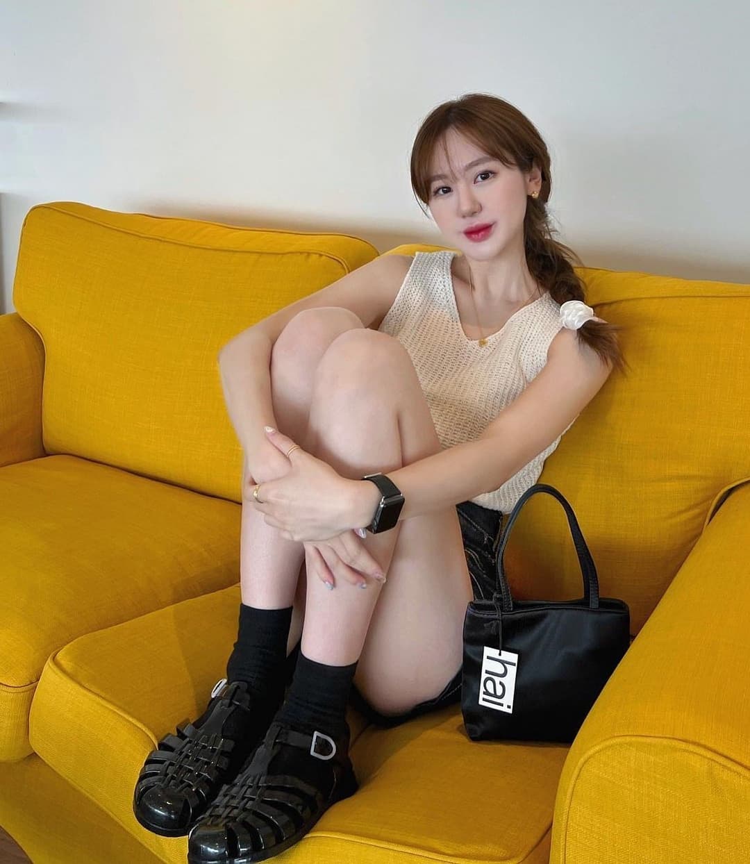 Pretty Hot Asian married woman having sex with another man and leaked