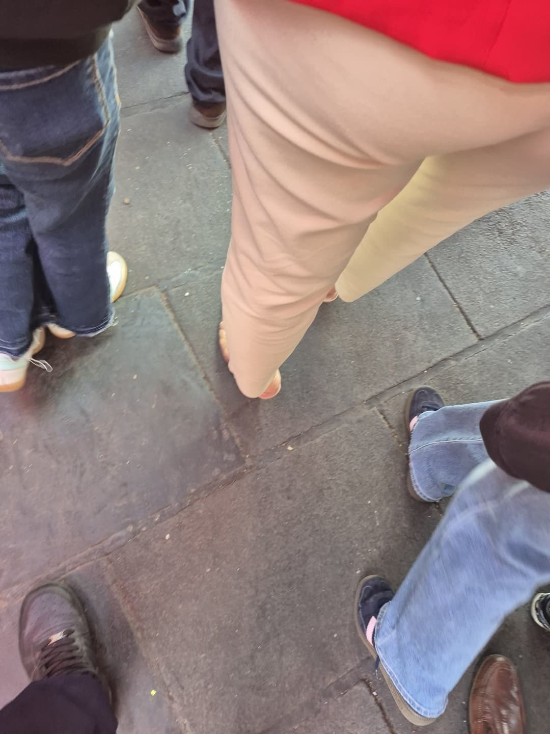 Click to view full size Ricos pies en la calle, strip y de mas