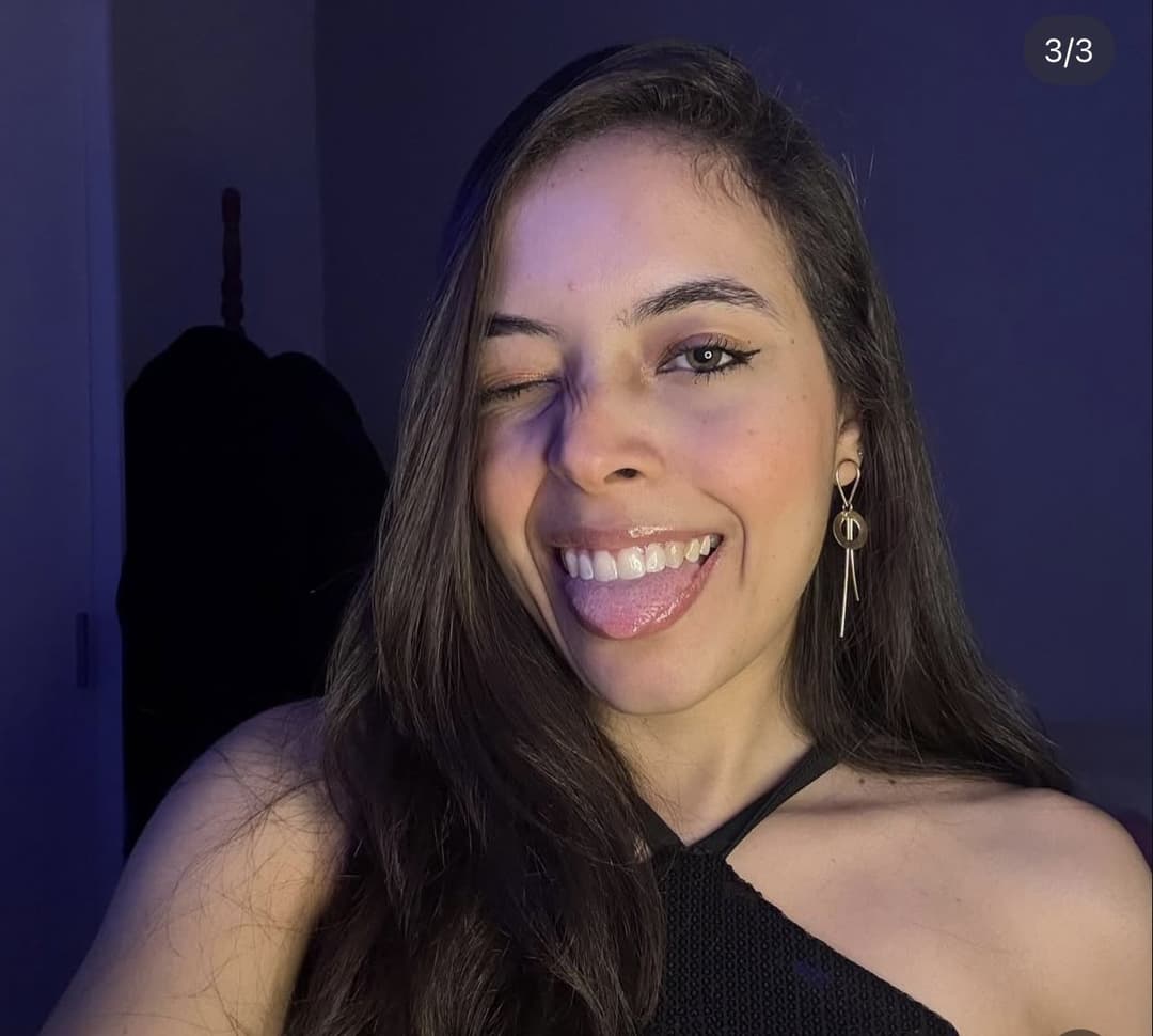 Gozando dentro da novinha