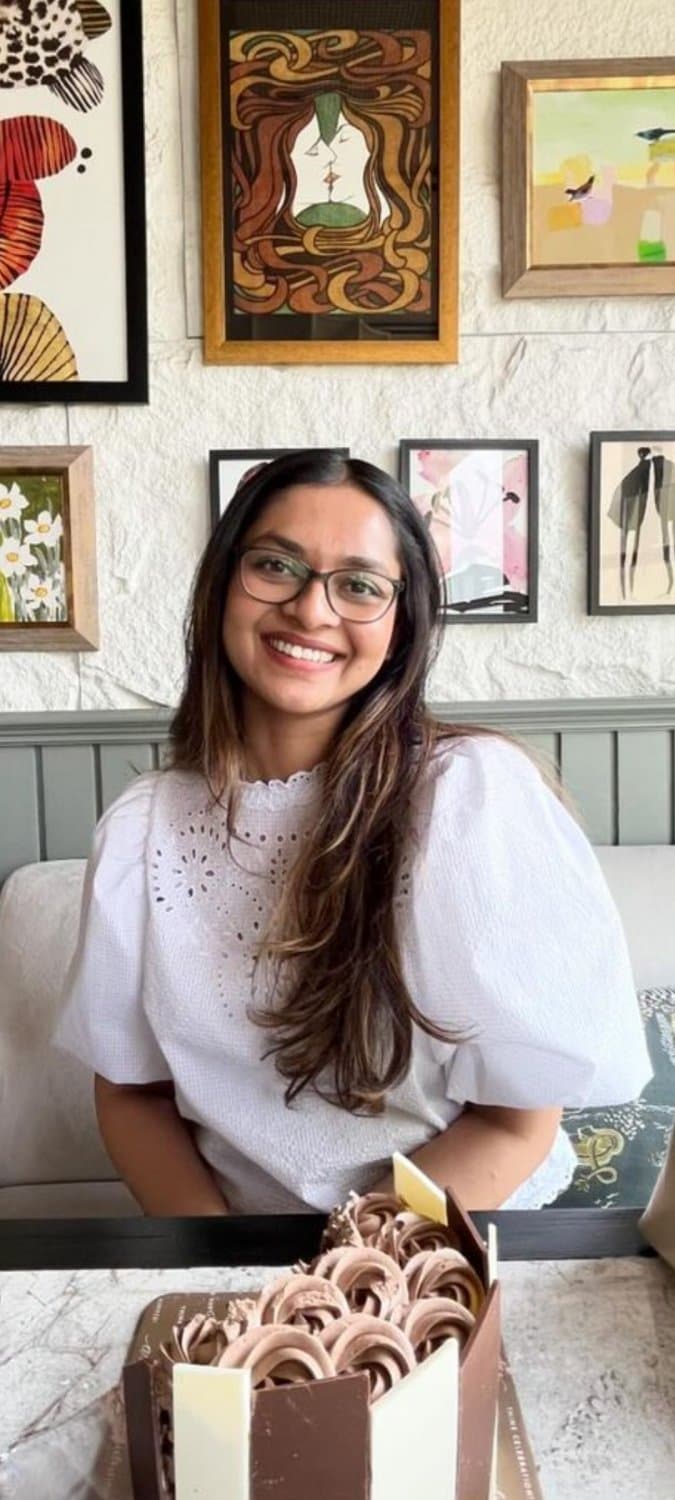 NASTY INDIAN TEEN W GLASSES LICKS THE TOILET SEAT