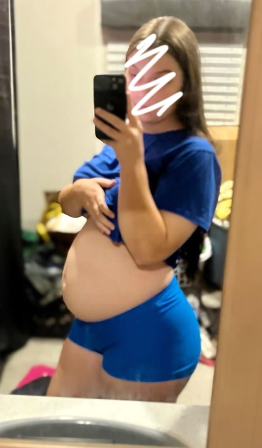 (make this viral) PREGNANT WIFE shakes big ass to bf friend while being pregnant still