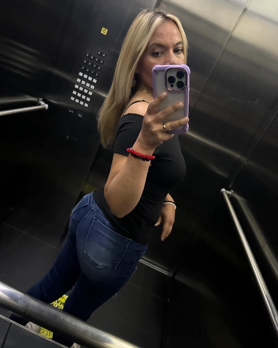 Haberme cogido a la mamá y unos años mas tarde a su hija fue excitante, las dos la chupan delicioso