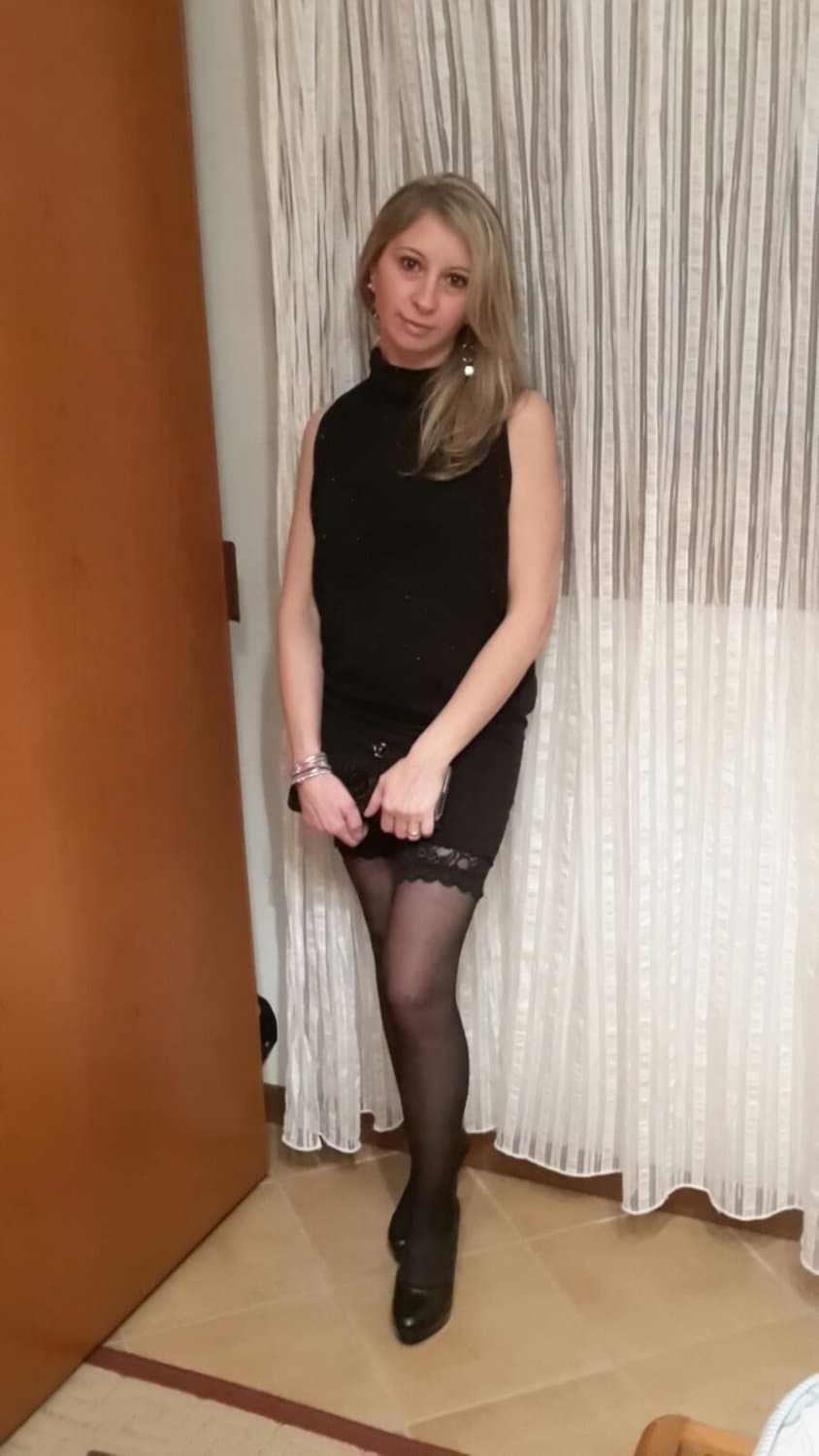 Amateur italian Mom showing it all