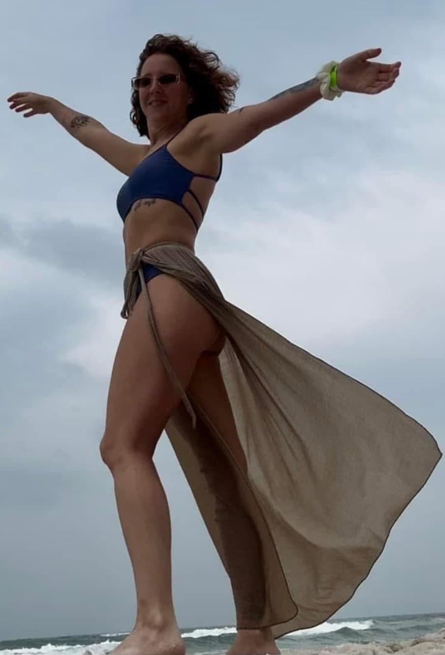 Click to view full size Smokin’ Hot Fit MILF Teacher Bikini Babe