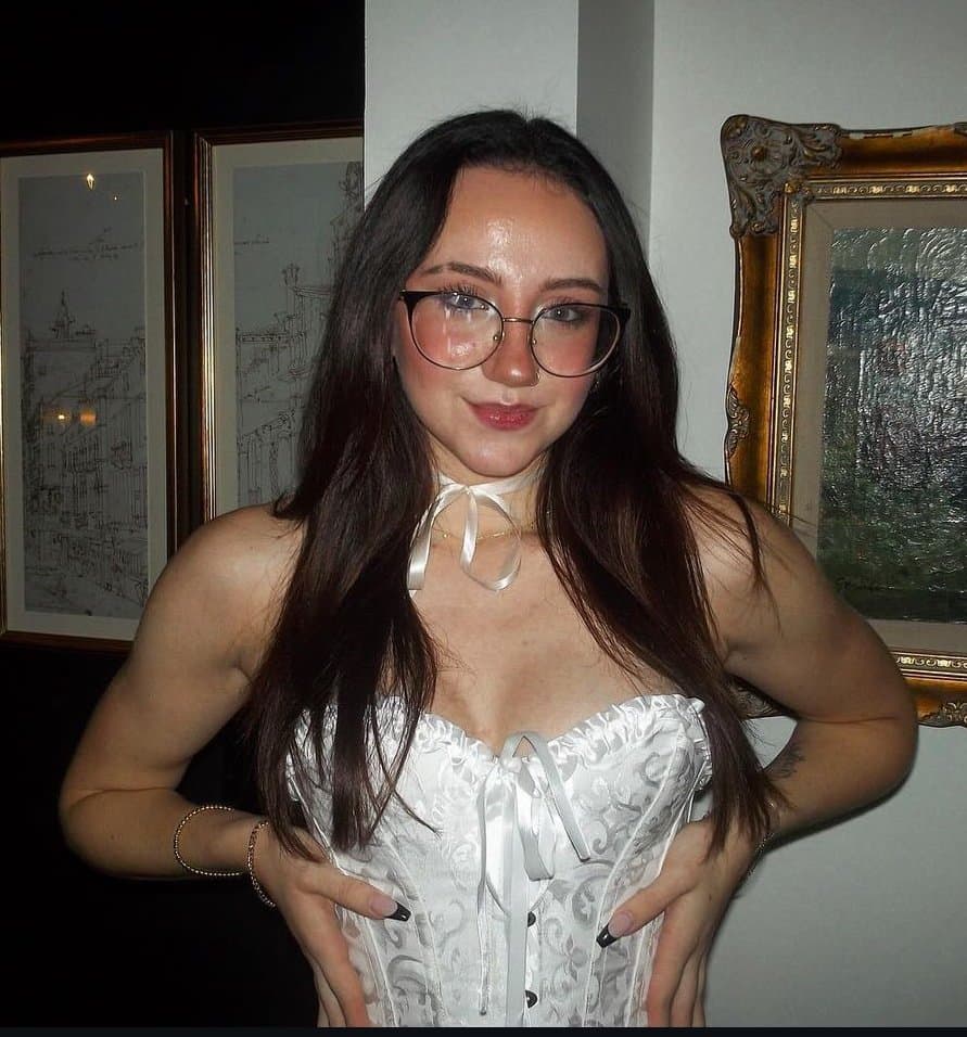 Webslut Ella is a naughty slut for cock