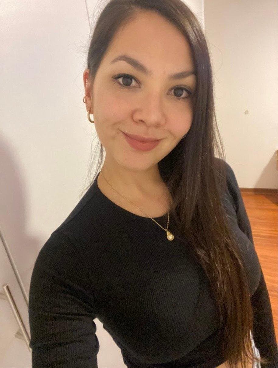 Hot Asian-latina with big boobs and amazing legs. Enjoy!