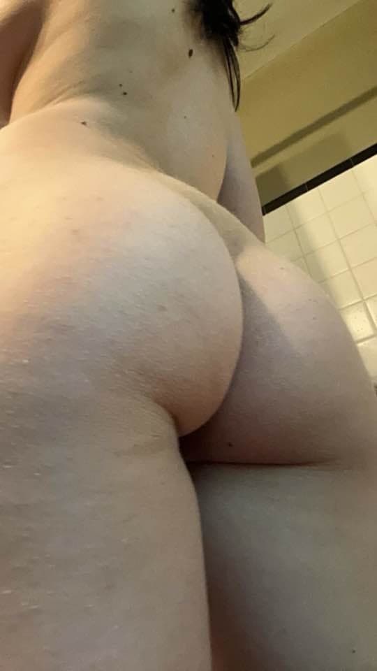 21 yo Emily needed posting so bad didn’t she. Kik @ expo_dom for the same