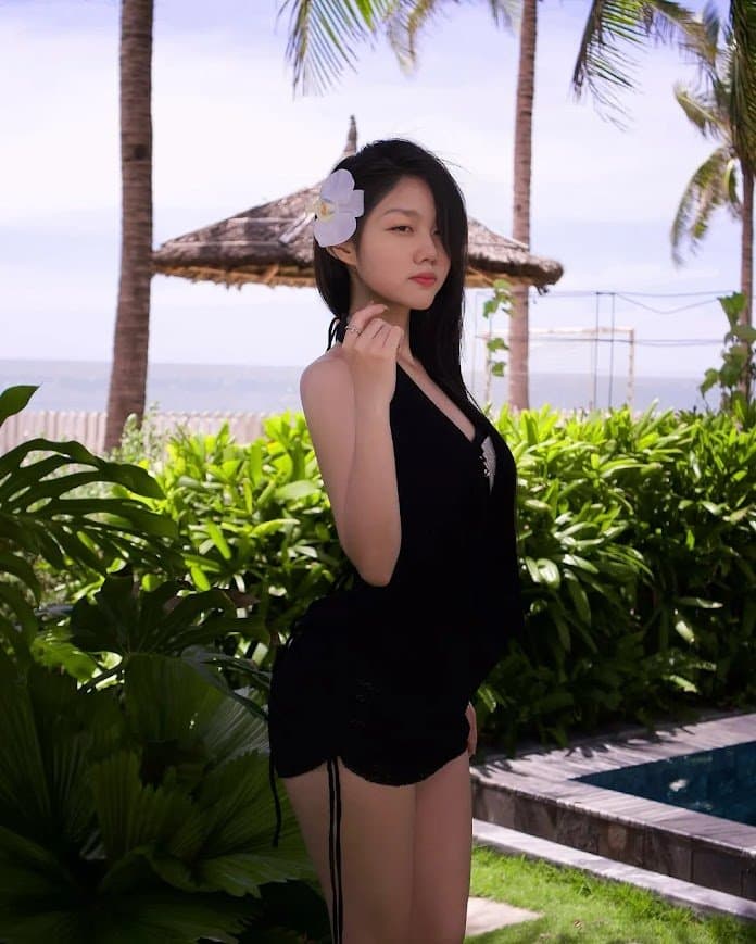 sexy mother & beach?