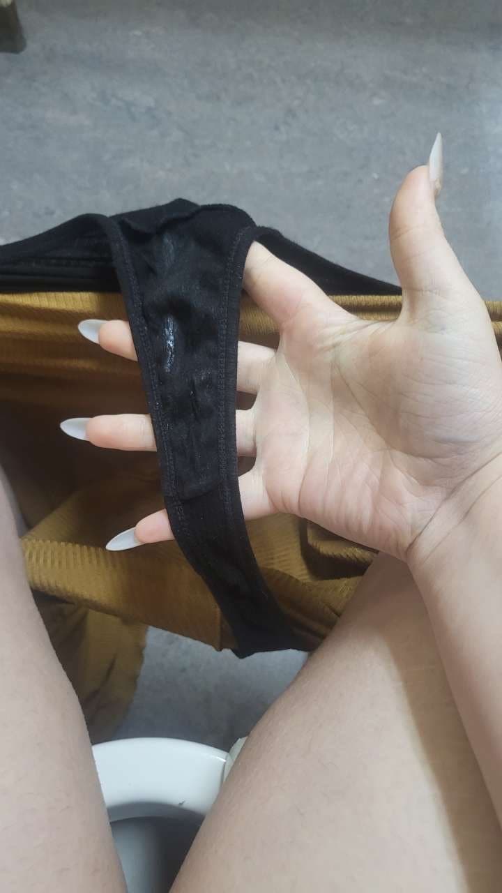 stupid bitch parker.. Msg for premium content