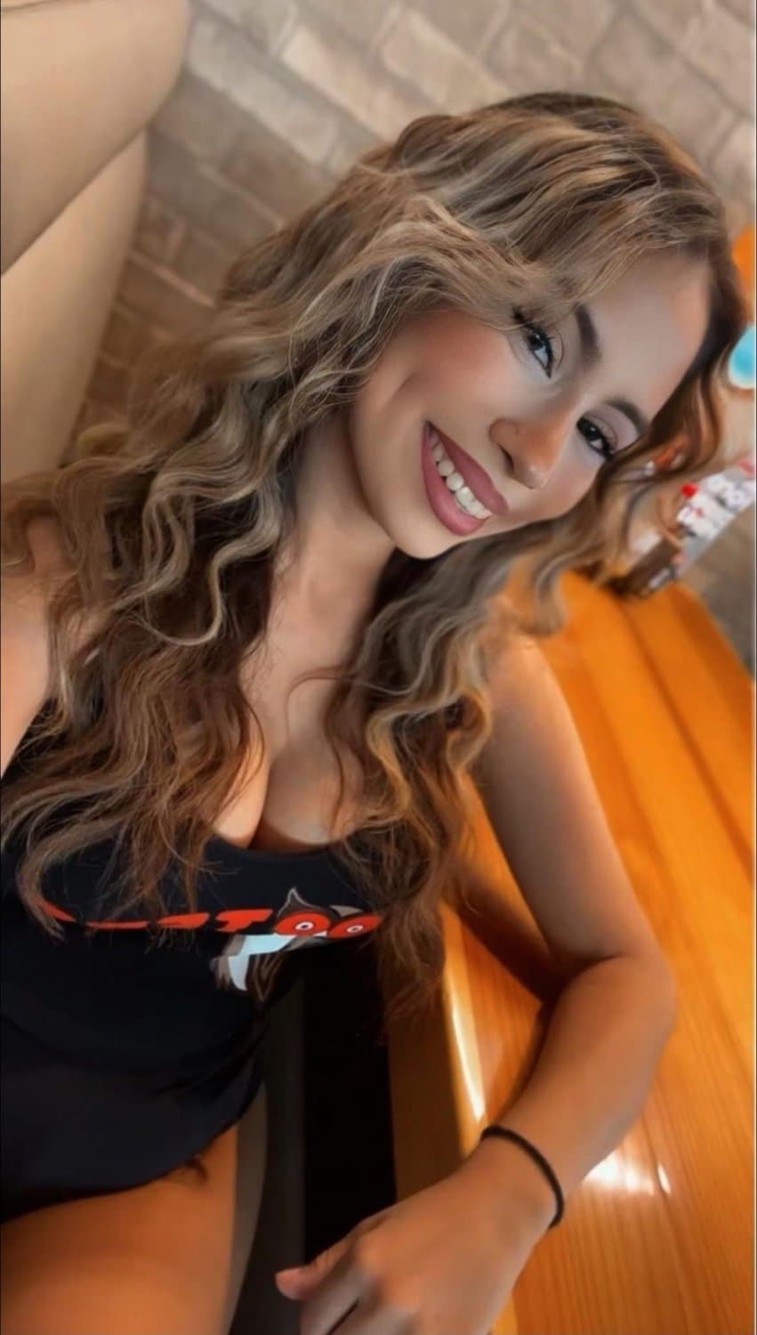 Sexy hooters Latina slut