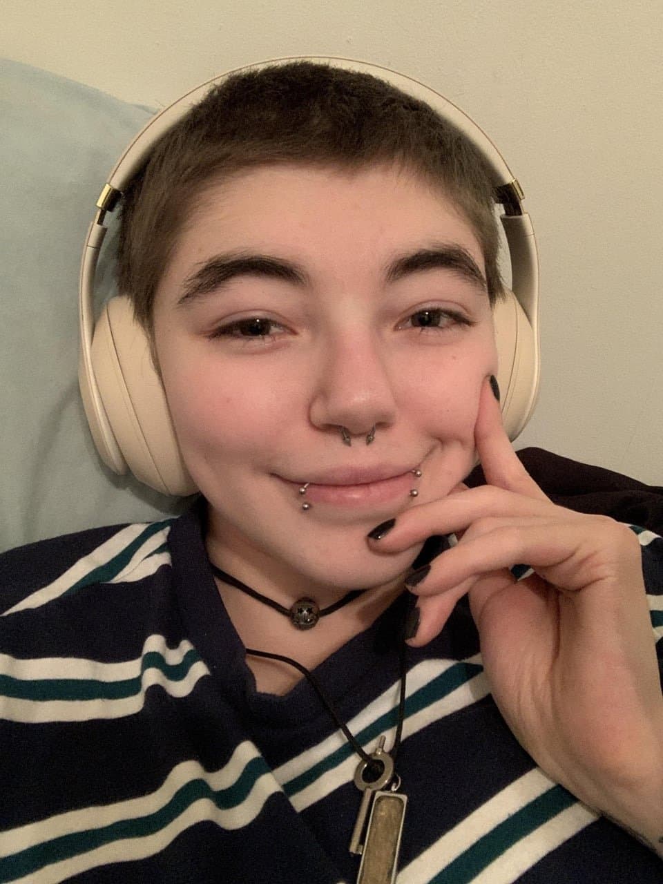 Short hair White tomboy dyke stud Weeboo P2