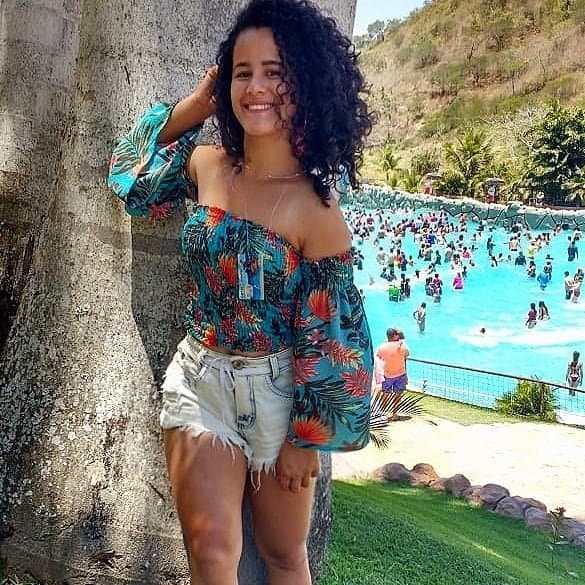 Click to view full size Minha nova deusa dona de casa já mim fez gozar muito