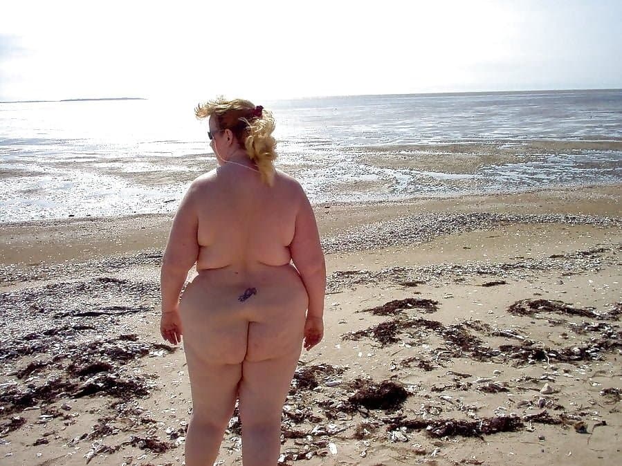 BBW- Grosse cochonne sur la plage