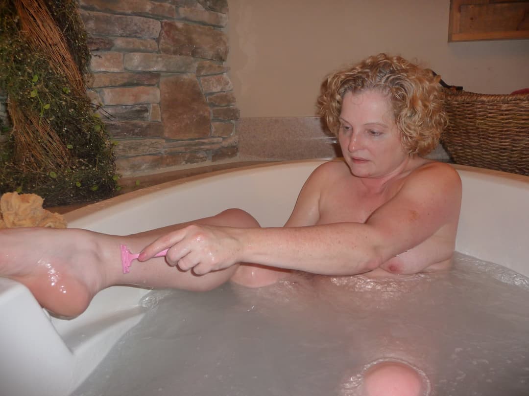 Click to view full size my wife shaving her pussy in bath